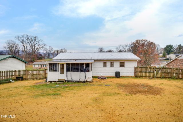 3200 Buckingham Drive, Johnson City, TN 37604