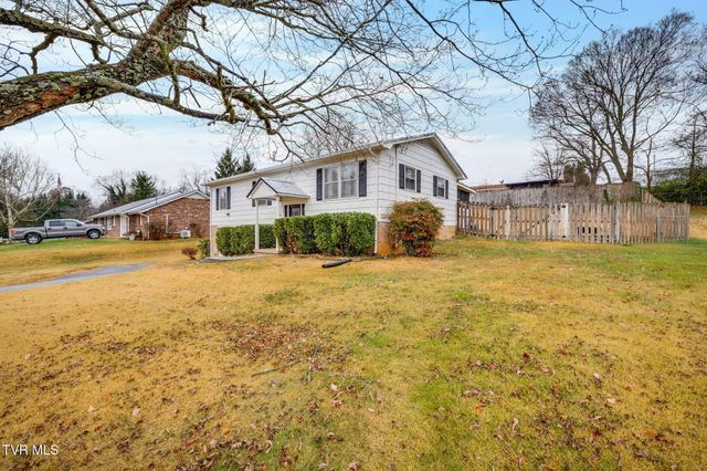 3200 Buckingham Drive, Johnson City, TN 37604