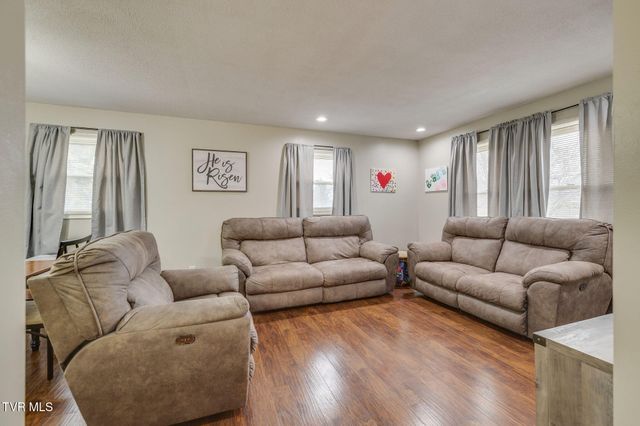 3200 Buckingham Drive, Johnson City, TN 37604