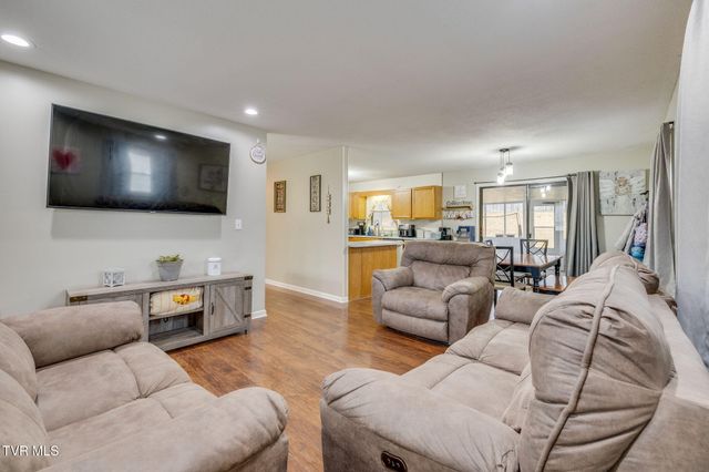 3200 Buckingham Drive, Johnson City, TN 37604