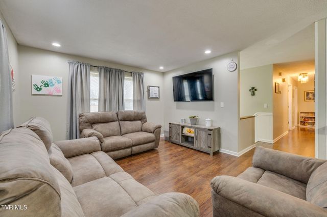 3200 Buckingham Drive, Johnson City, TN 37604