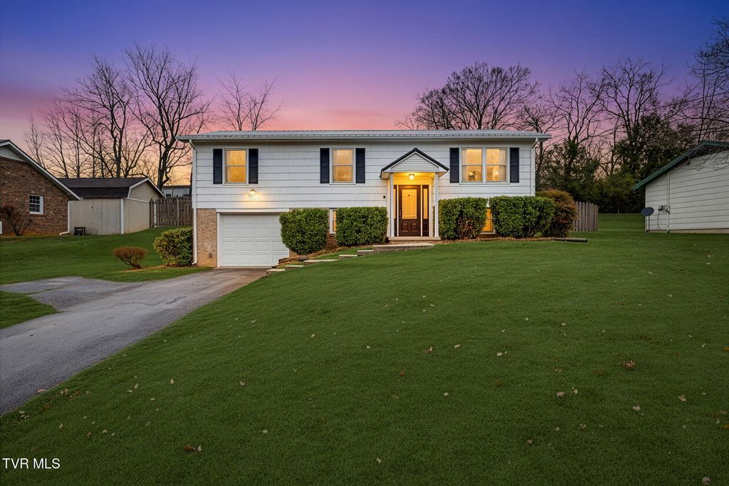 3200 Buckingham Drive, Johnson City, TN 37604