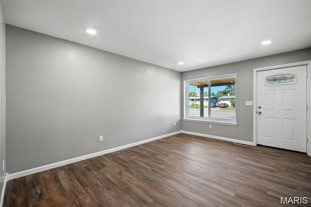 2320 Patterson Road, Florissant, MO 63031