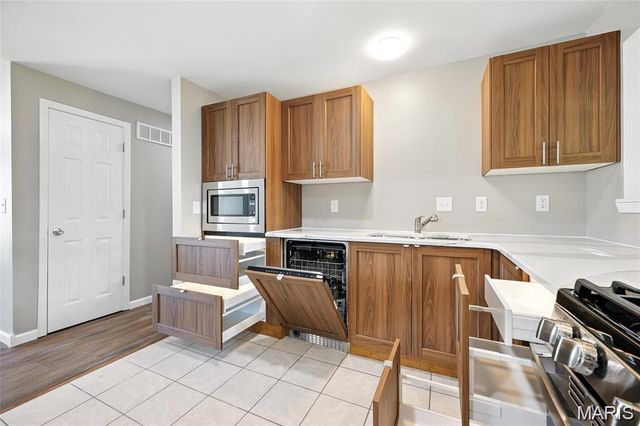 2320 Patterson Road, Florissant, MO 63031