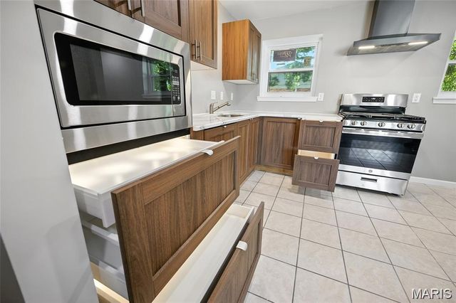 2320 Patterson Road, Florissant, MO 63031