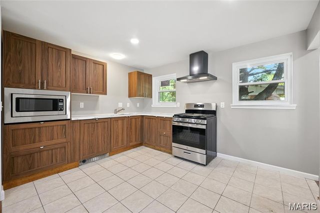 2320 Patterson Road, Florissant, MO 63031