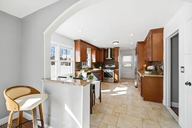 26 E Harrison Pl, Livingston Twp., NJ 07039