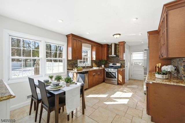 26 E Harrison Pl, Livingston Twp., NJ 07039