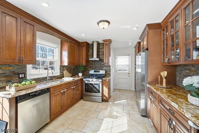 26 E Harrison Pl, Livingston Twp., NJ 07039