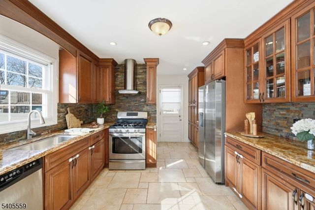 26 E Harrison Pl, Livingston Twp., NJ 07039