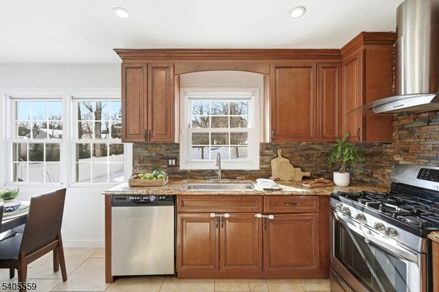 26 E Harrison Pl, Livingston Twp., NJ 07039