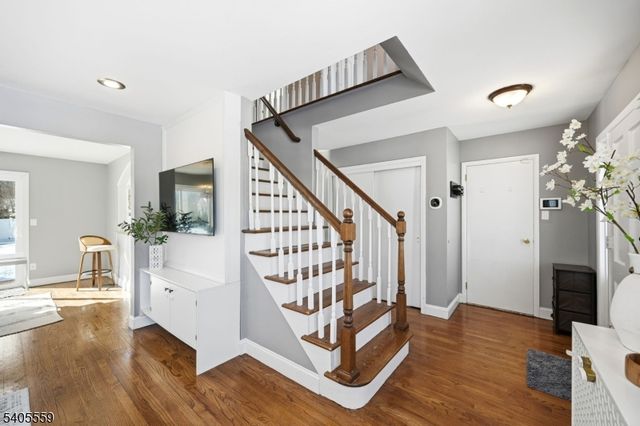 26 E Harrison Pl, Livingston Twp., NJ 07039