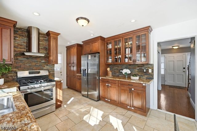 26 E Harrison Pl, Livingston Twp., NJ 07039