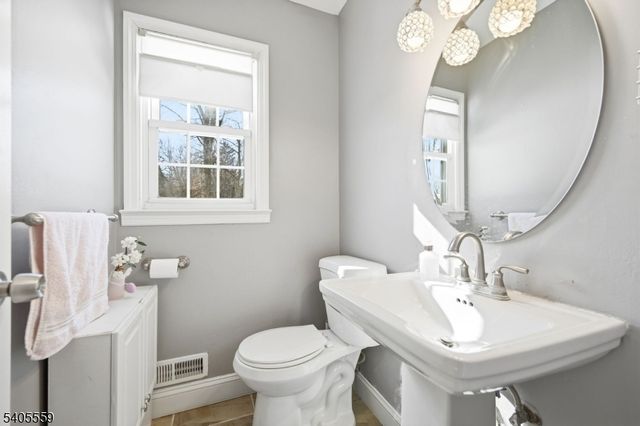 26 E Harrison Pl, Livingston Twp., NJ 07039