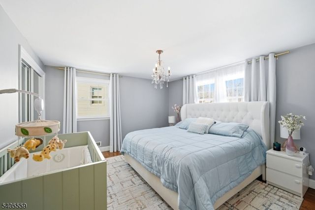 26 E Harrison Pl, Livingston Twp., NJ 07039