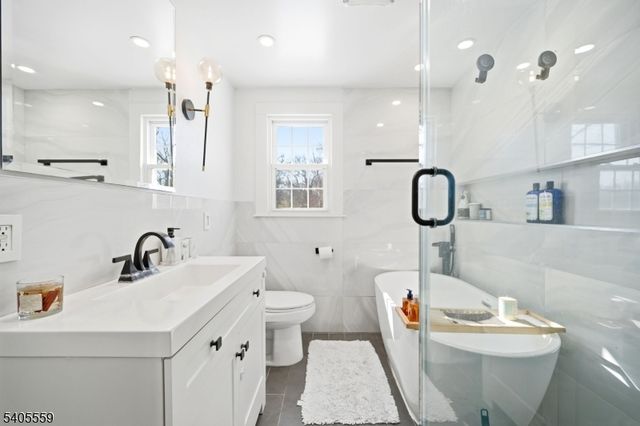 26 E Harrison Pl, Livingston Twp., NJ 07039