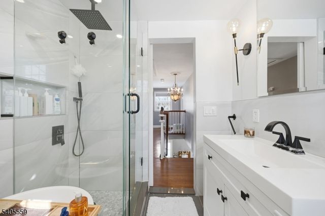 26 E Harrison Pl, Livingston Twp., NJ 07039