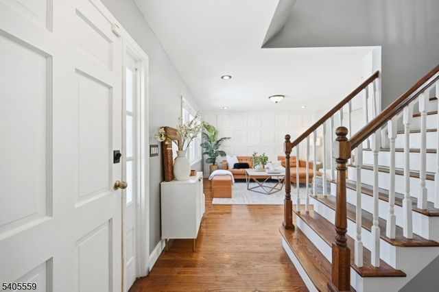 26 E Harrison Pl, Livingston Twp., NJ 07039