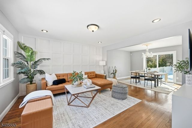 26 E Harrison Pl, Livingston Twp., NJ 07039