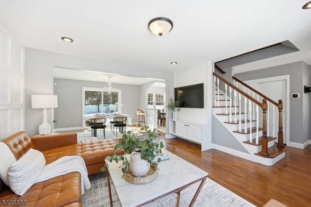 26 E Harrison Pl, Livingston Twp., NJ 07039