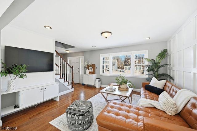 26 E Harrison Pl, Livingston Twp., NJ 07039