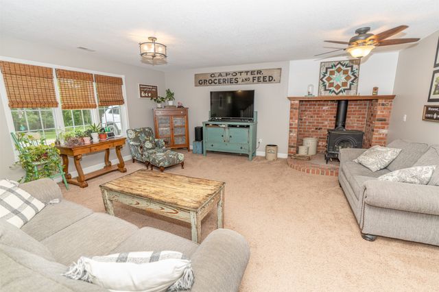 2283 Pioneer Avenue, Winterset, IA 50273