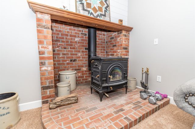2283 Pioneer Avenue, Winterset, IA 50273