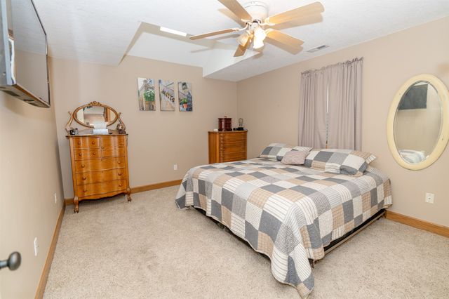 2283 Pioneer Avenue, Winterset, IA 50273