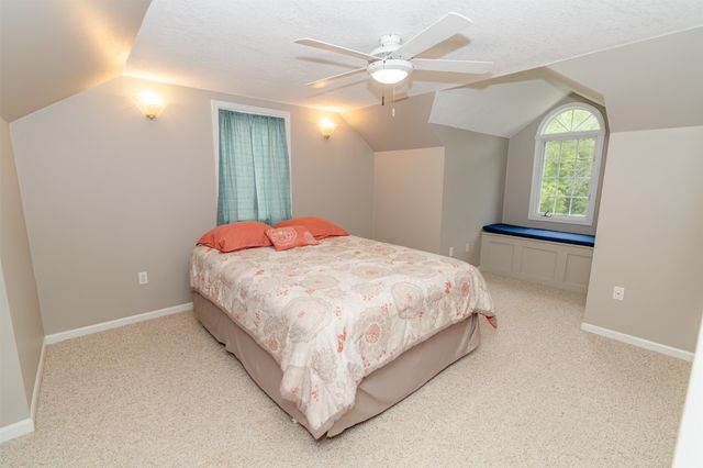 2283 Pioneer Avenue, Winterset, IA 50273