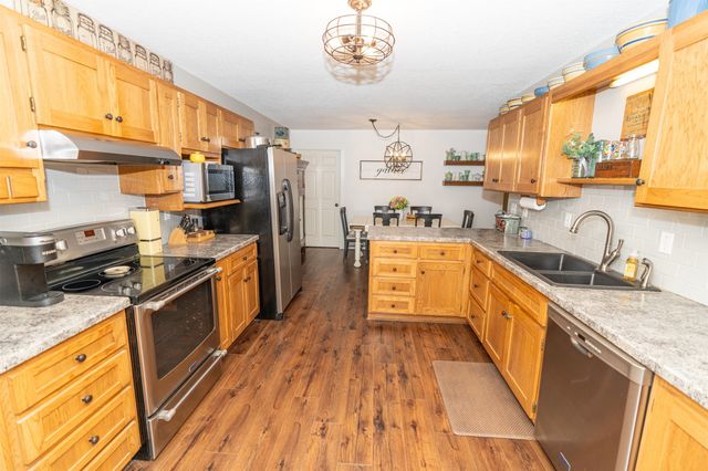 2283 Pioneer Avenue, Winterset, IA 50273