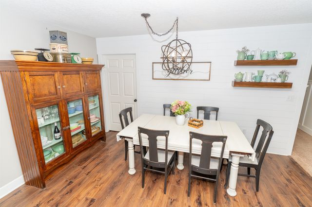 2283 Pioneer Avenue, Winterset, IA 50273
