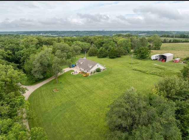 2283 Pioneer Avenue, Winterset, IA 50273