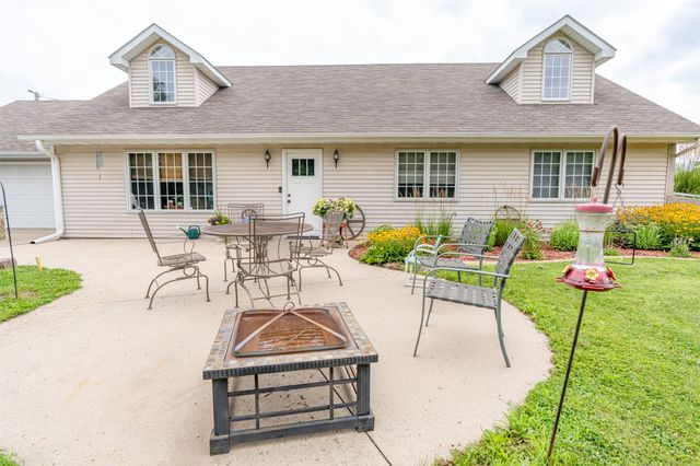 2283 Pioneer Avenue, Winterset, IA 50273