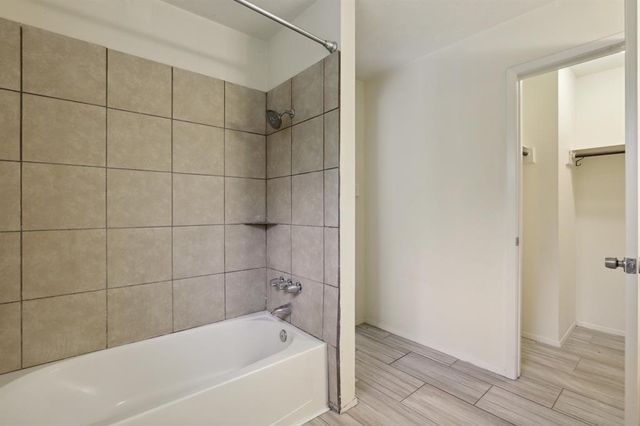 24 E Bigelow Oak Court, Spring, TX 77381