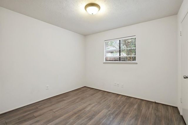 24 E Bigelow Oak Court, Spring, TX 77381