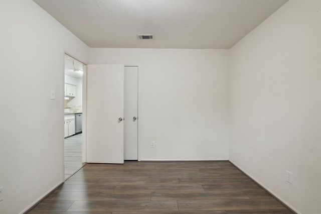 24 E Bigelow Oak Court, Spring, TX 77381