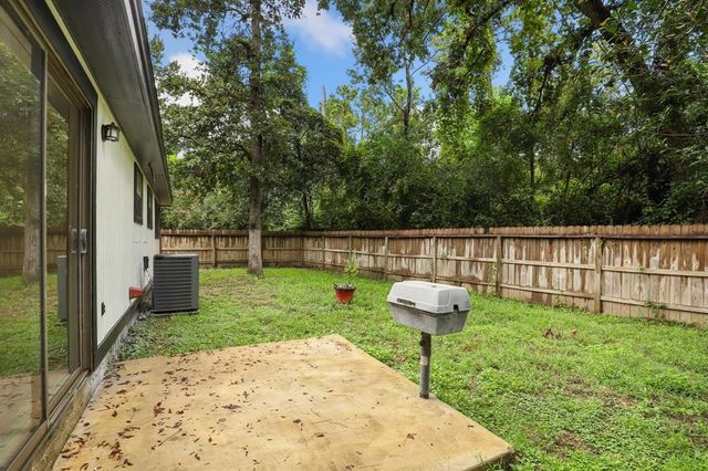 24 E Bigelow Oak Court, Spring, TX 77381