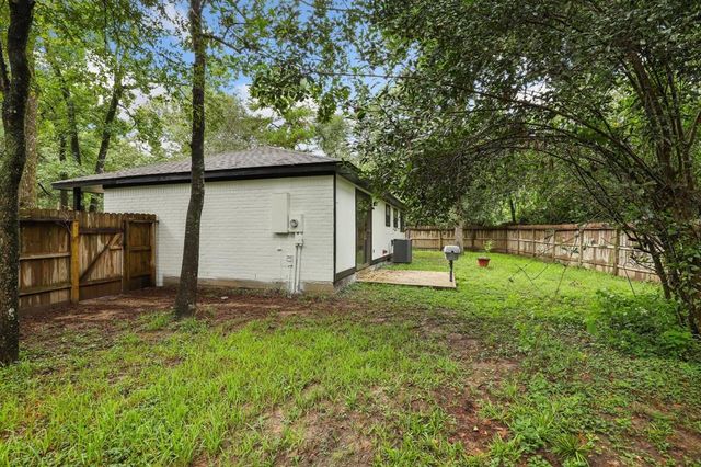 24 E Bigelow Oak Court, Spring, TX 77381