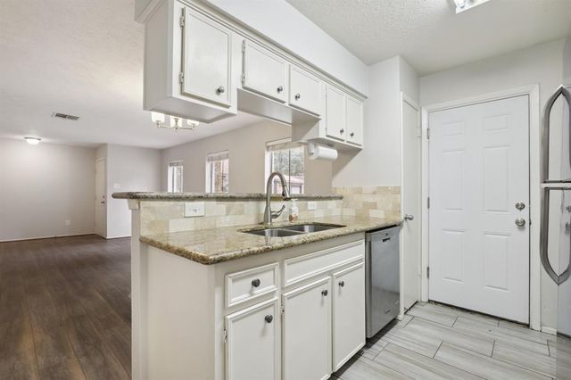 24 E Bigelow Oak Court, Spring, TX 77381