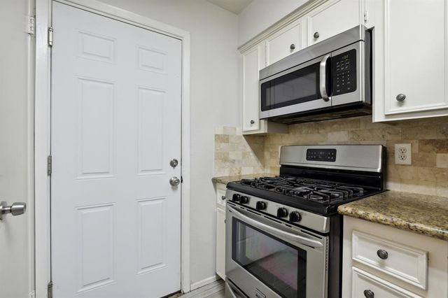 24 E Bigelow Oak Court, Spring, TX 77381