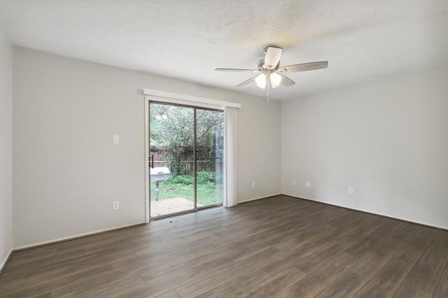 24 E Bigelow Oak Court, Spring, TX 77381