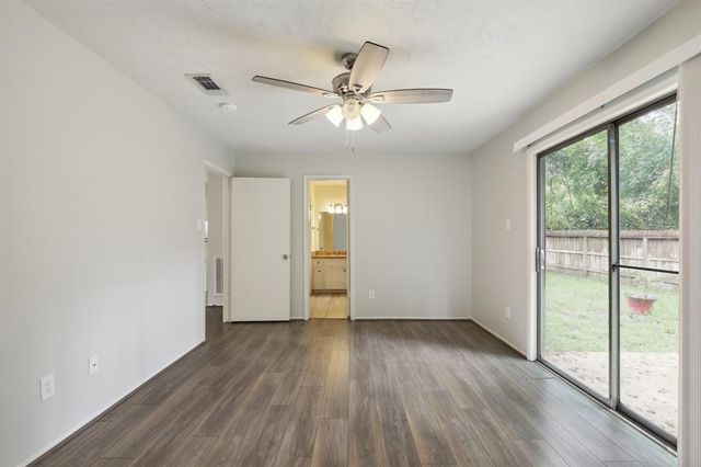 24 E Bigelow Oak Court, Spring, TX 77381