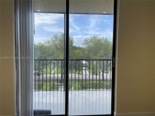 16950 W Dixie Hwy A322, North Miami Beach, FL 33160