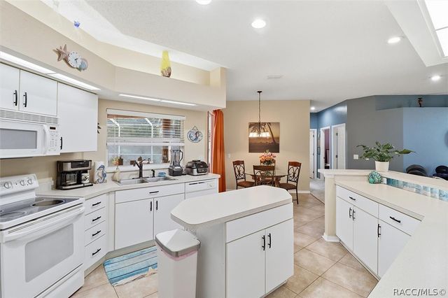 5628 W Hunters Ridge Circle, Lecanto, FL 34461