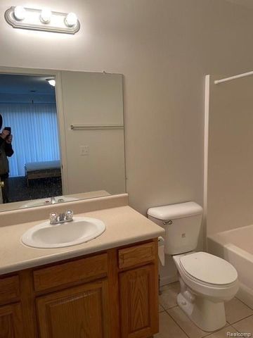 14 Eden Park Drive, Dearborn Heights, MI 48127