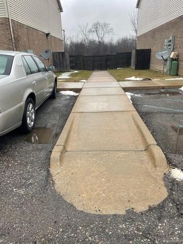 14 Eden Park Drive, Dearborn Heights, MI 48127