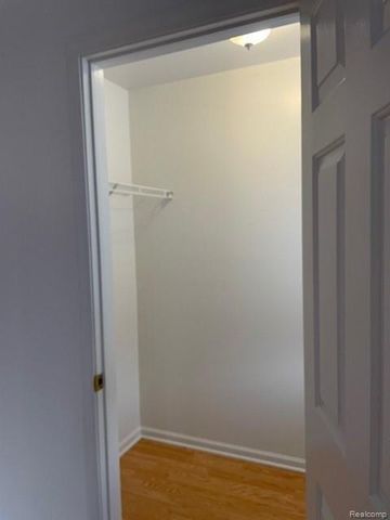 14 Eden Park Drive, Dearborn Heights, MI 48127