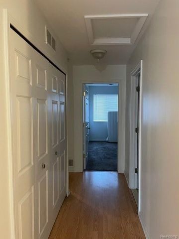 14 Eden Park Drive, Dearborn Heights, MI 48127