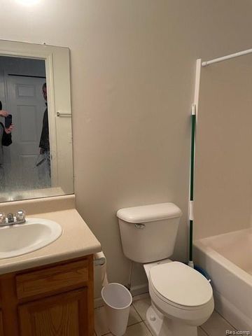 14 Eden Park Drive, Dearborn Heights, MI 48127