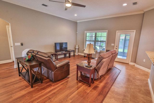 25 NW Maples Street, Fort Walton Beach, FL 32548